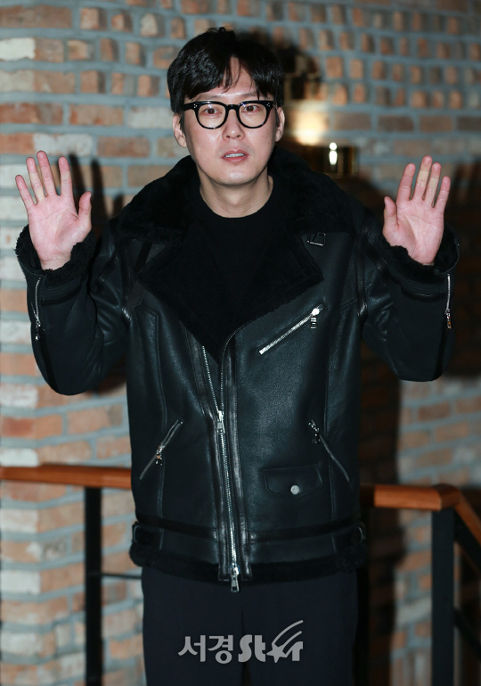 배우 박병은이 28일 오후 서울 마포구 한 음식점에서 열린 tvN ‘이번 생은 처음이라’ 종방연에 참석해 포토타임을 갖고 있다.