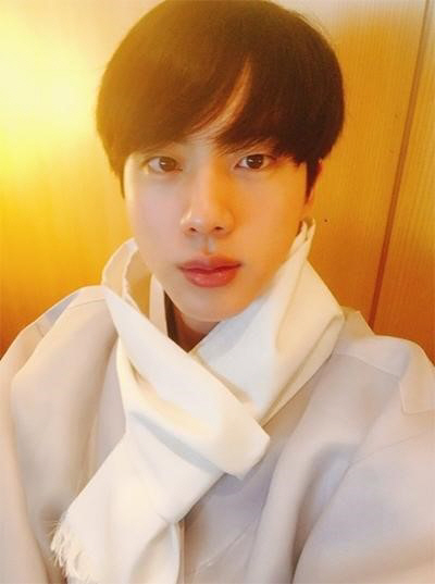 방탄소년단 진, 공항에 한복 입고 나타난 사연? “달려라 방탄”