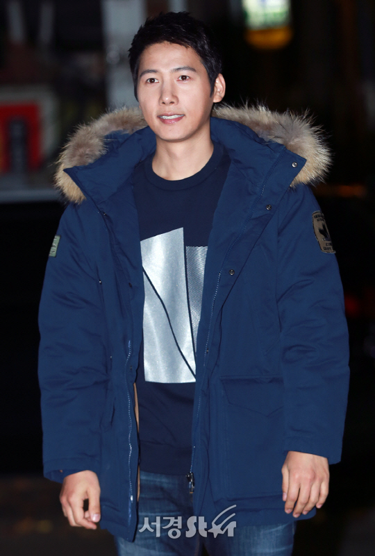 배우 이상우가 29일 오후 서울 영등포구 한 음식점에서 열린 MBC 드라마 ‘20세기 소년소녀’ 종방연에 참석해 포토타임을 갖고 있다.