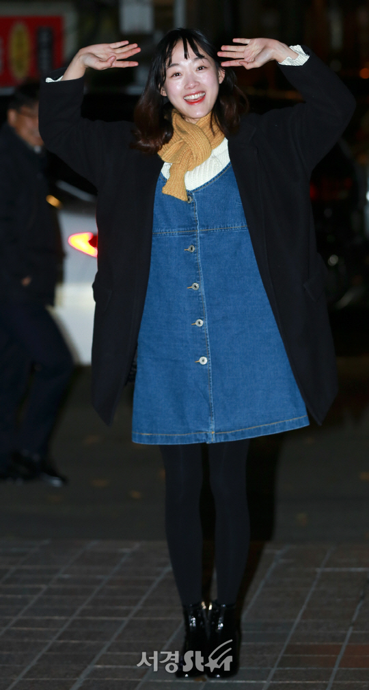 배우 이유미가 29일 오후 서울 영등포구 한 음식점에서 열린 MBC 드라마 ‘20세기 소년소녀’ 종방연에 참석해 포토타임을 갖고 있다.
