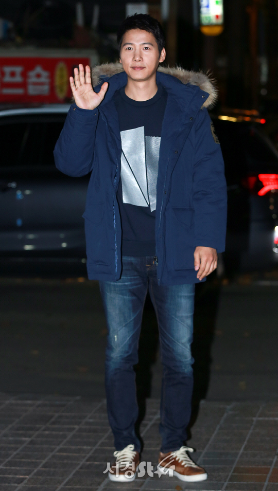 배우 이상우가 29일 오후 서울 영등포구 한 음식점에서 열린 MBC 드라마 ‘20세기 소년소녀’ 종방연에 참석해 포토타임을 갖고 있다.