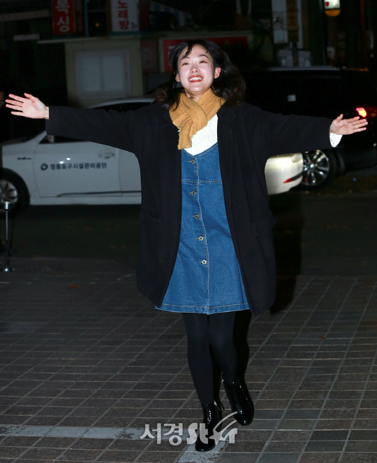 배우 이유미가 29일 오후 서울 영등포구 한 음식점에서 열린 MBC 드라마 ‘20세기 소년소녀’ 종방연에 참석해 포토타임을 갖고 있다.