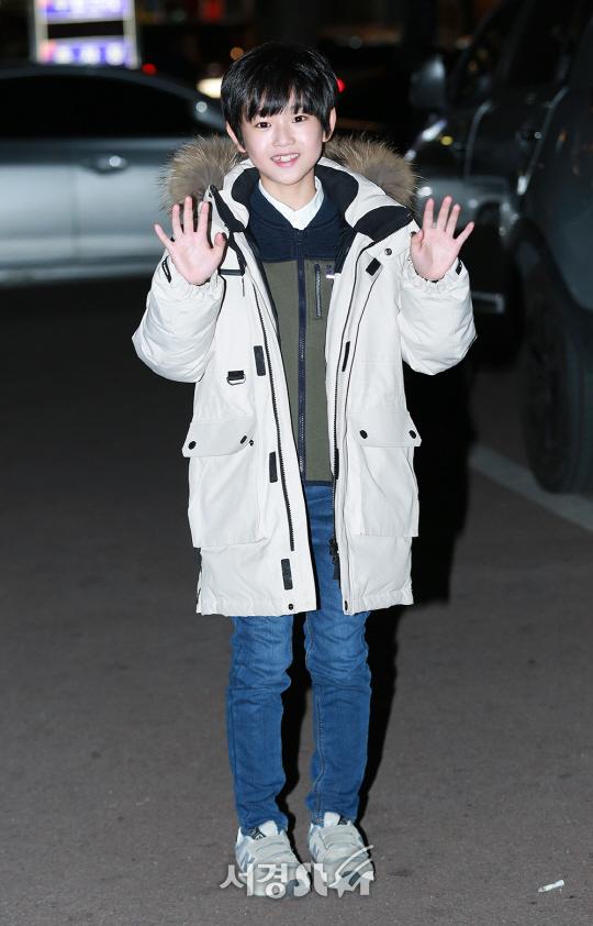 배우 김예준이 30일 서울 영등포구 한 음식점에서 열린 KBS2 드라마 ‘매드독’ 종방연에 참석해 포토타임을 갖고 있다.