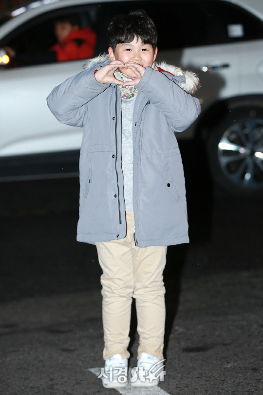 배우 송지우가 1일 오후 서울 영등포구 한 음식점에서 열린 MBC 금요 드라마 ‘보그맘’ 종방연에 참석해 포토타임을 갖고 있다.