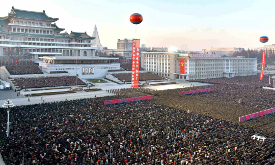 “핵무력 완성했다” 北 축제분위기