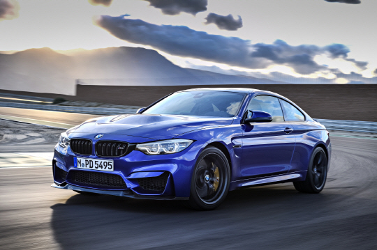 BMW M4 CS