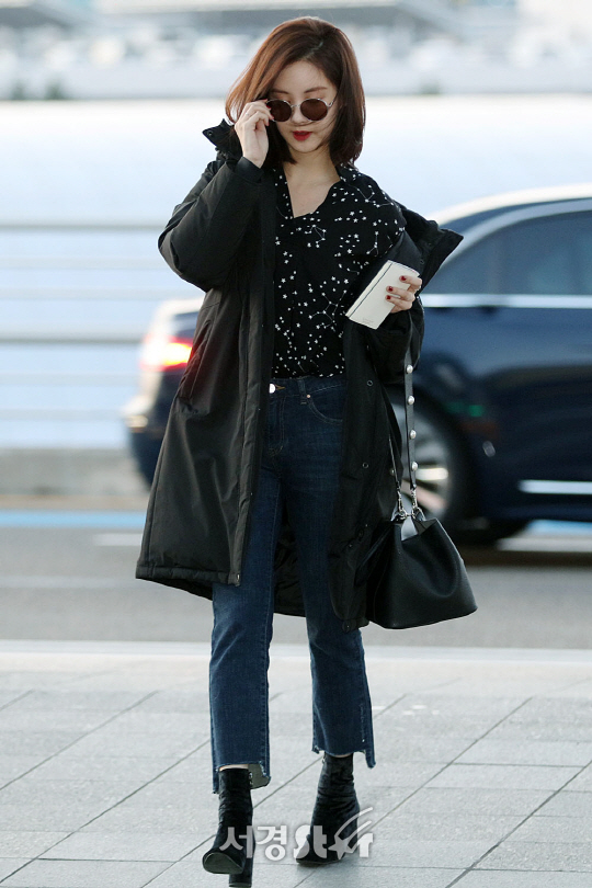 소녀시대 서현, 자켓은 한쪽만 걸쳐야 멋! (공항 패션)