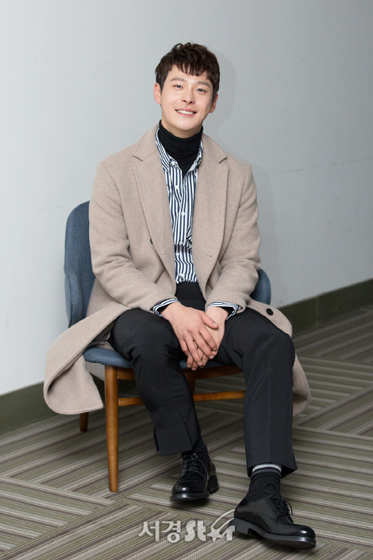 배우 차인하가 최근 서울 영등포구 당산동에서 서경스타와의 인터뷰에 앞서 포토타임을 갖고 있다.