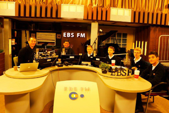 지난해 방한 중 EBS 한 라디오 프로그램에 출연했을 당시의 모습.