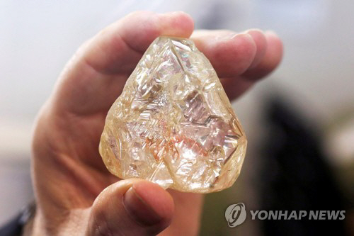 709캐럿 ‘평화의 다이아몬드’가 650만 달러(약 70억원)에 낙찰됐다./연합뉴스