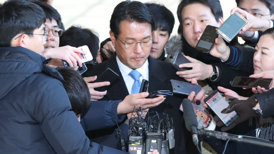 김태효 전 비서관이 이명박 정부 시절 댓글 공작에 관여한 의혹 등으로 18시간에 걸쳐 강도 높은 검찰 조사를 받았다./연합뉴스
