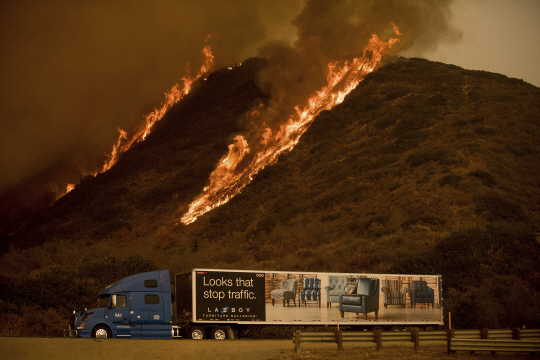 미국 캘리포니아주 벤추라에서 발생한 산불 모습 /AP연합뉴스