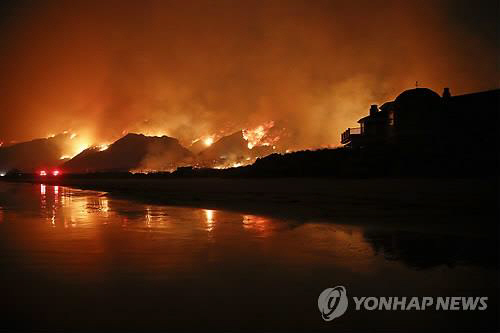 '서울 면적 80% 태운' 美 캘리포니아 산불…'우주서도 보인다'