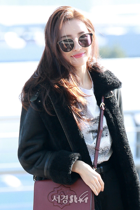 가수 선미가 8일 오후 인천 중구 운서동 인천국제공항을 통해 광고 촬영 및 화보 촬영 차 로스앤젤레스로 출국했다.