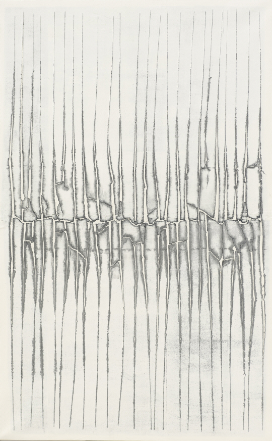 권영우 ‘무제’ 1984년작, 화선지에 먹과 과슈, 259x162cm /사진제공=국제갤러리