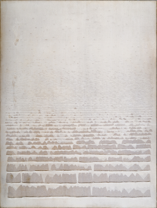 권영우 ‘74-9’ 1974년작, 한지에 한지저부조 기법, 160x121cm /사진제공=국립현대미술관
