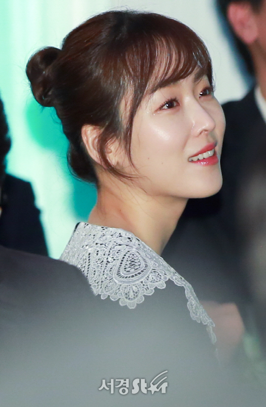 배우 서현진이 8일 오후 서울 영등포구 KBS 신관홀에서 개최된 ‘2017 그리메상 시상식’에 참석하고 있다.