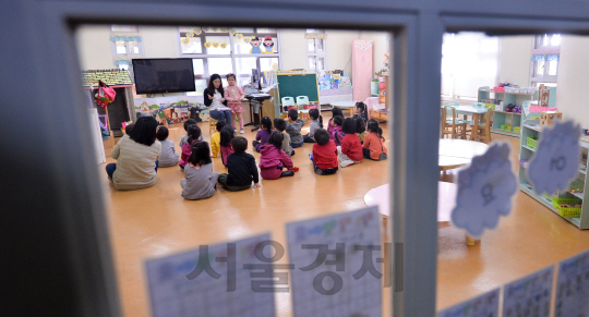 서울 용산구 사립유치원인 일민유치원에서 어린이들이 수업을 받고 있다. /송은석기자