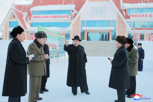 삼지연 시설 현지 지도 나선 북한 김정은