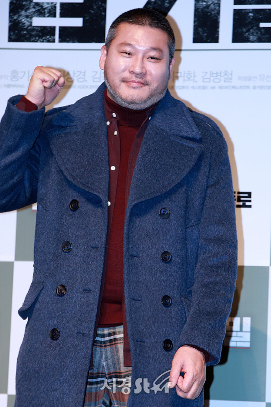 배우 최무성이 11일 오전 서울 강남구 신사동 압구정 CGV에서 열린 영화 ‘1급기밀’ 제작보고회에 참석해 포토타임을 갖고 있다.