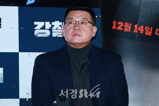 양우석 감독이 11일 오후 서울 용산구 CGV 용산아이파크몰에서 열린 영화 ‘강철비’ 언론시사회에 참석했다.
