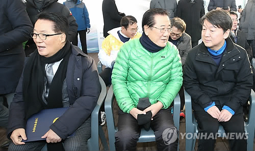 마라톤대회 참석한 박지원(왼쪽), 안철수(오른쪽)/연합뉴스