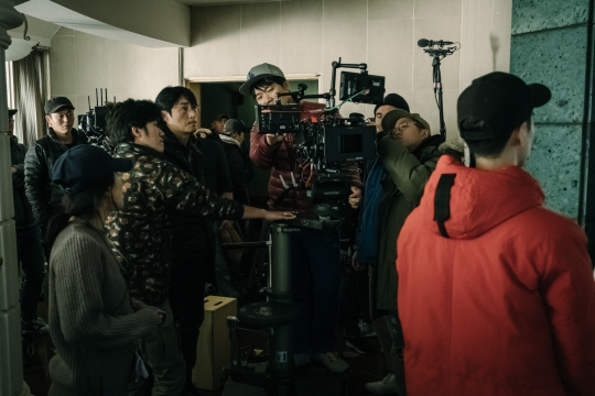 부산시와 부산창조경제혁신센터는 영화 ‘우상’의 촬영 제작비를 지원했다. 사진은 ‘우상’의 부산 촬영 현장./사진제공=부산창조경제혁신센터