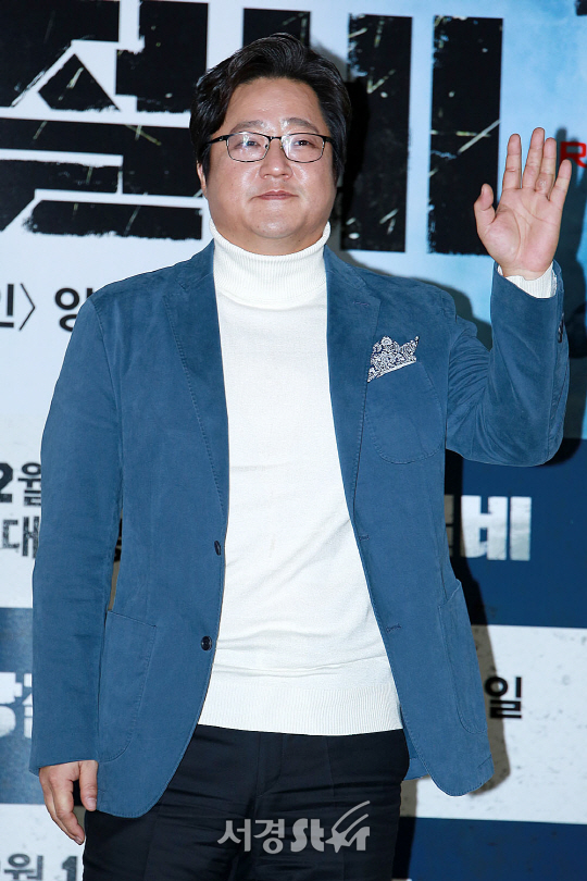 배우 곽도원이 11일 오후 서울 용산구 CGV 용산아이파크몰에서 열린 영화 ‘강철비’ 언론시사회에 참석해 포토타임을 갖고 있다.