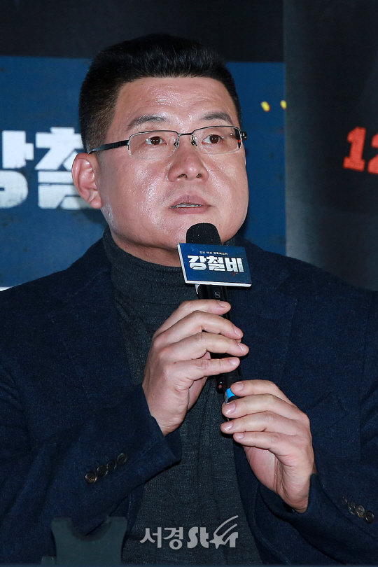 양우석 감독이 11일 오후 서울 용산구 CGV 용산아이파크몰에서 열린 영화 ‘강철비’ 언론시사회에 참석했다.