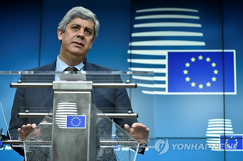 유럽연합(EU)은 한국이 ‘조세 비협조국 블랙리스트’에 포함된 것과 관련해 EU요구 사항을 이행하면 내년 1월 하순이라도 블랙리스트에서 제외하겠다고 밝혔다./연합뉴스