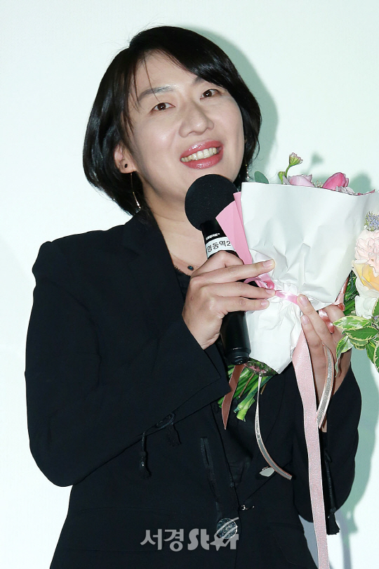 영화 ‘택시운전사’ 제작사 더 램프의 박은경 대표가 12일 오후 서울 중구 CGV 명동역 씨네라이브러리에서 열린 2017 여성영화인축제의 ‘올해의 여성영화인상’ 시상식에 참석했다.
