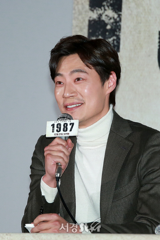 배우 이희준이 13일 오후 용산구 CGV용산아이파크몰에서 열린 영화 ‘1987’ 언론시사회에 참석했다.