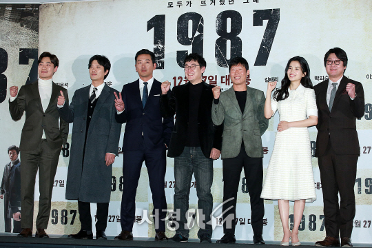 감독 및 배우들이 13일 오후 용산구 CGV용산아이파크몰에서 열린 영화 ‘1987’ 언론시사회에 참석했다. /사진=지수진 기자
