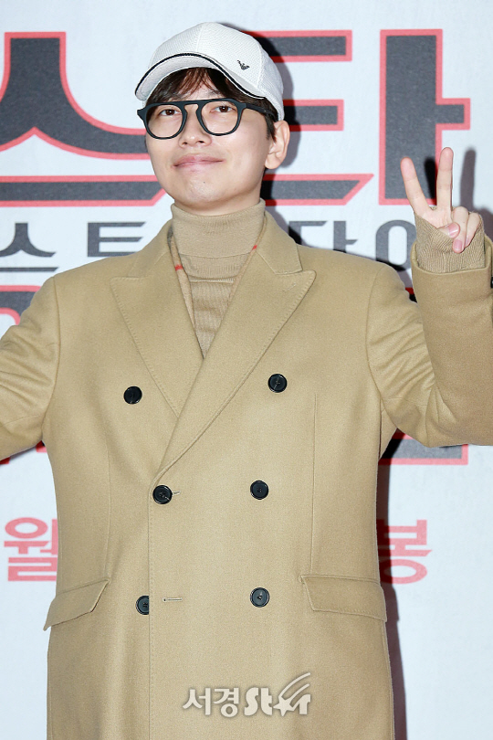 배우 이동휘가 13일 오후 용산구 CGV용산아이파크몰에서 열린 영화 ‘스타워즈: 라스트 제다이’ 레드카펫 행사에 참석해 포토타임을 갖고 있다.