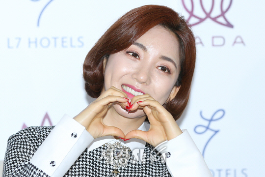 가수 바다가 14일 오후 서울 중구 L7 호텔 명동에서 열린 20주년 연말 단독 콘서트 ‘스무 걸음’ 기자간담회에 참석하고 있다.