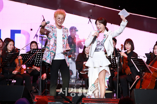 MC 김창렬과 안선영이 14일 오후 서울 마포구 상암동 SBS 프리즘타워에서 열린 SBS 러브FM ‘패밀리 콘서트 위드 프렌즈‘ 현장 공개 행사에 참석했다.