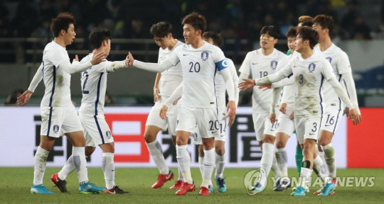 한국 축구, 7년7개월 만에 일본 꺾었다…4-1 압도적 승리