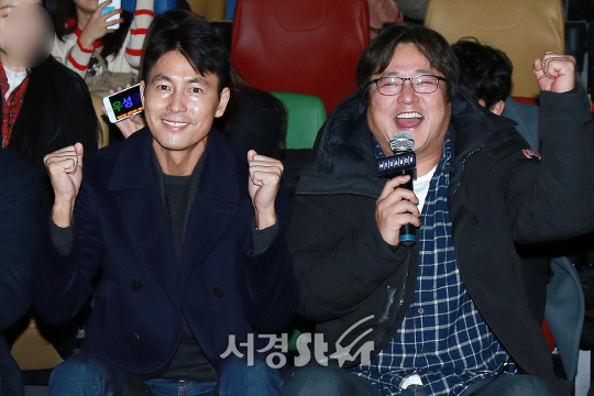 배우 정우성과 곽도원이 16일 오후 서울 강남구 메가박스 코엑스에서 열린 영화 ‘강철비’ 무대인사에 참석했다.