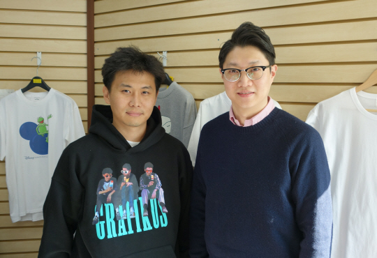 김민수(오른쪽)·허웅수 그래피커스 대표.