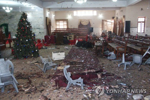 파키스탄 교회에 자살폭탄 테러…최소 8명 사망·40여명 부상