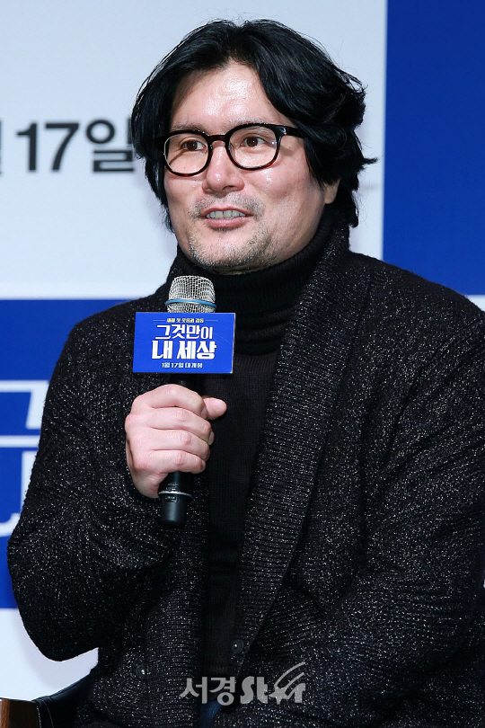 최성현 감독이 18일 오전 서울 강남구 압구정 CGV에서 열린 영화 ‘그것만이 내 세상’ 제작보고회에 참석했다.