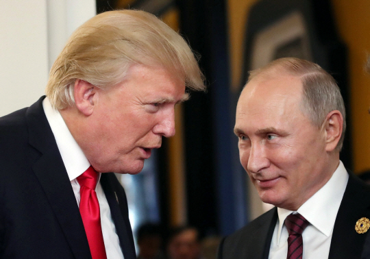 도널드 트럼프(왼쪽) 미국 대통령과 블라디미르 푸틴 러시아 대통령 /EPA연합뉴스