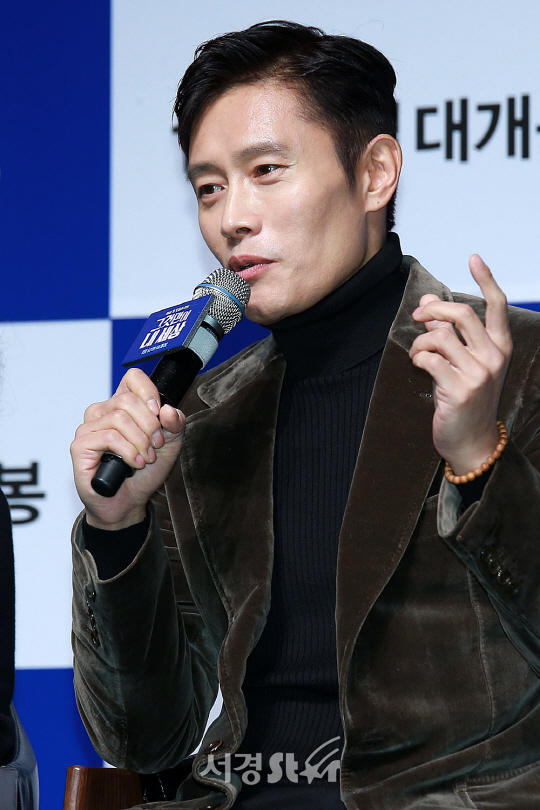 배우 이병헌이 18일 오전 서울 강남구 압구정 CGV에서 열린 영화 ‘그것만이 내 세상’ 제작보고회에 참석했다.