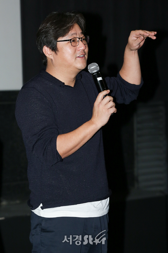 배우 곽도원이 18일 오후 서울 서초구 메가박스 센트럴에서 진행된 영화 ‘강철비’ 무대인사 행사에 참석해 관객과의 시간을 갖고 있다.
