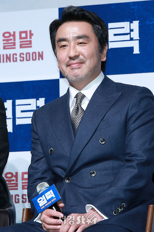 배우 류승룡이 19일 오전 서울 강남구 압구정 CGV에서 열린 영화 ‘염력’ 제작보고회에 참석했다.