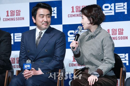 배우 류승룡과 심은경이 19일 오전 서울 강남구 압구정 CGV에서 열린 영화 ‘염력’ 제작보고회에 참석했다.