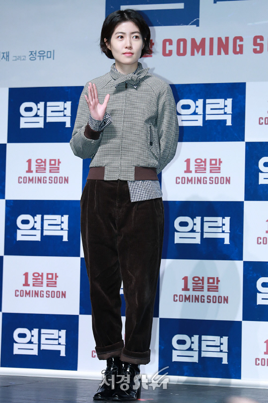 배우 심은경이 19일 오전 서울 강남구 압구정 CGV에서 열린 영화 ‘염력’ 제작보고회에 참석해 포토타임을 갖고 있다.