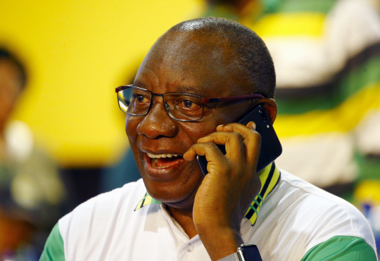 남아프리카공화국 집권당 아프리카민족회의(ANC)의 신임 대표에 선출된 시릴 라마포사 부통령/요하네스버그=EPA연합뉴스