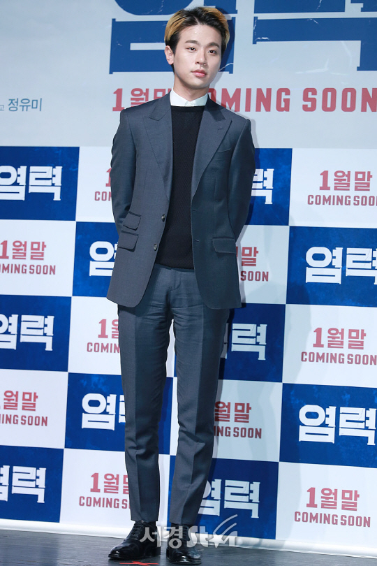 배우 박정민이 19일 오전 서울 강남구 압구정 CGV에서 열린 영화 ‘염력’ 제작보고회에 참석해 포토타임을 갖고 있다.