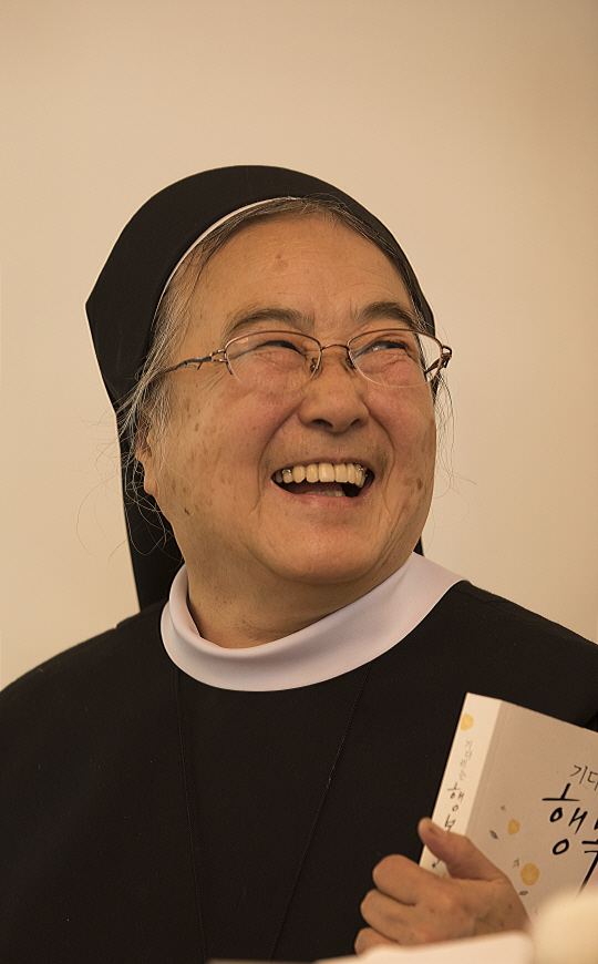 수도원 50년 이해인 수녀 '인류애 속에 행복한 시간들'